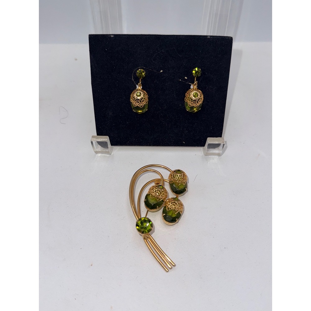 Sarah Coventry Brooch clip on Earring Set Women's Green  Vintage Acorn Design